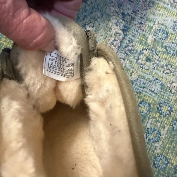 Women’s Ugg Boots - Picture 6 of 8